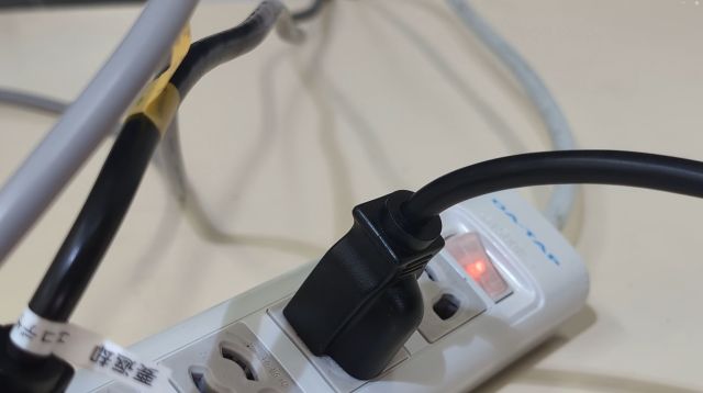 電源コード 必要に応じて3P-2P変換アダプタをご使用ください